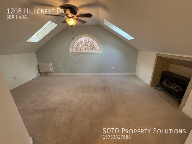 Building Photo - 1208 Hillcrest Dr