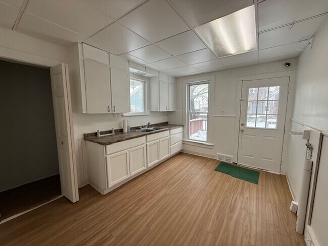 Building Photo - 119/121 N. Clinton St.