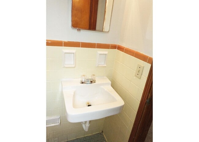 Interior Photo - 415 Probasco St