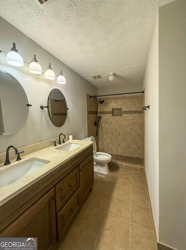 Building Photo - 5555 Grove Place Crossing SW