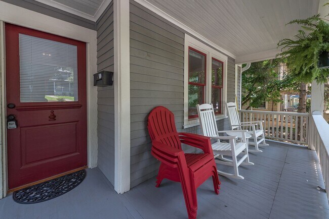 Building Photo - Montford Furnished Rental
