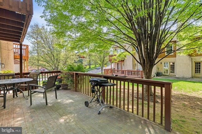 Building Photo - 37 White Pine Ct