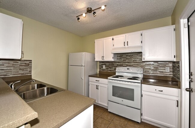 Building Photo - 3410 Ridge Ash