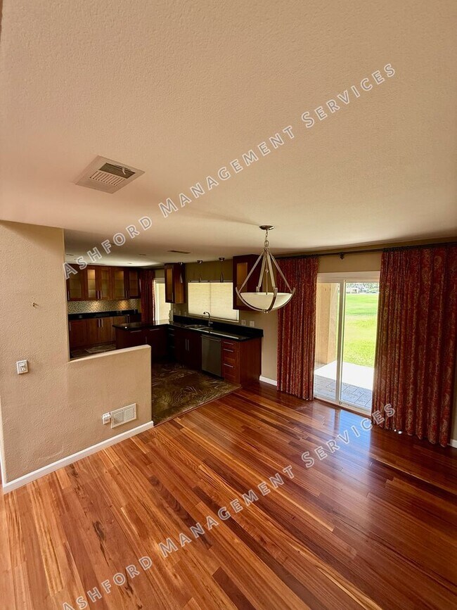 Building Photo - 3 BEDROOM 2 BATHROOM HOME RIGHT ON McCORMI...