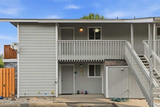 Building Photo - 13121 E Skyview Ave