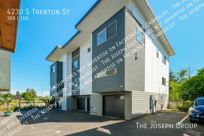 Building Photo - 4230 S Trenton St