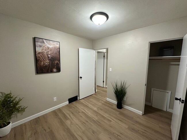 Building Photo - 1126-1128 Byron Ave.