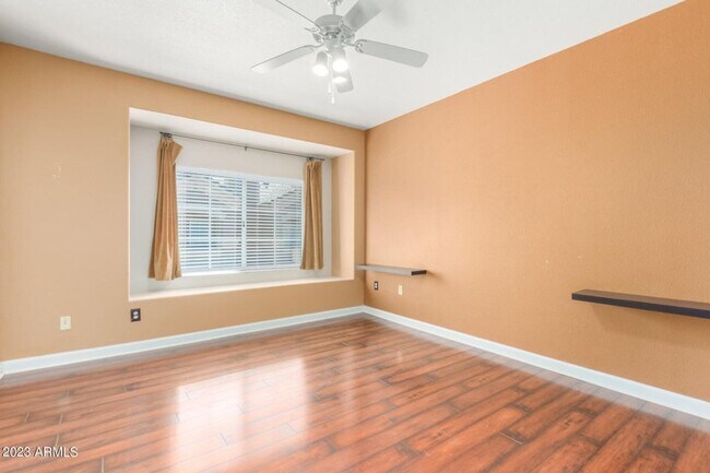 Building Photo - Amazing Townhome in Gated Community!