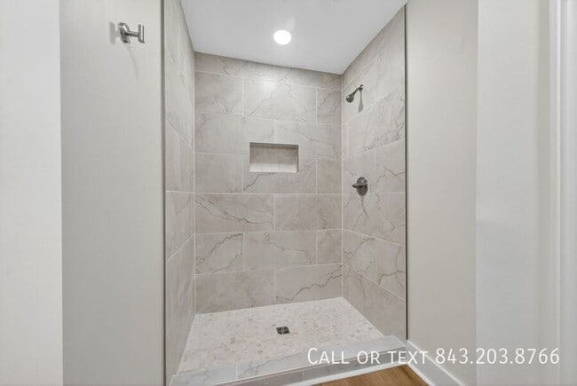 Building Photo - 955 Godber St