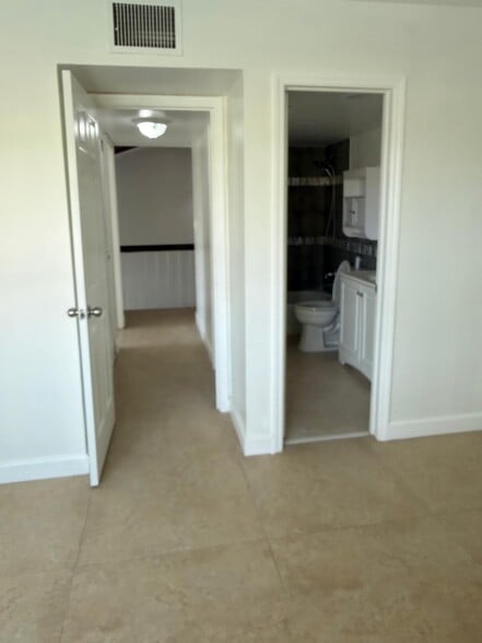 Building Photo - 3025 W Missionwood Cir