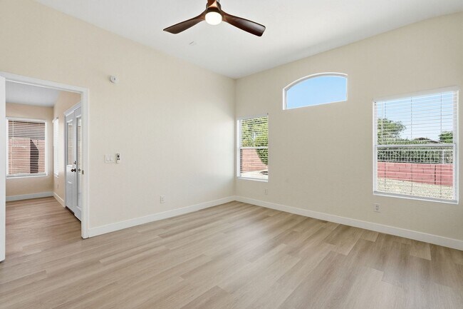 Building Photo - Stunning Home in North Phoenix