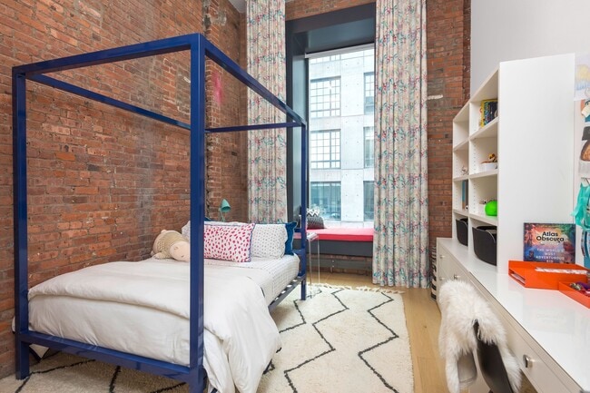 Building Photo - 185 Plymouth St