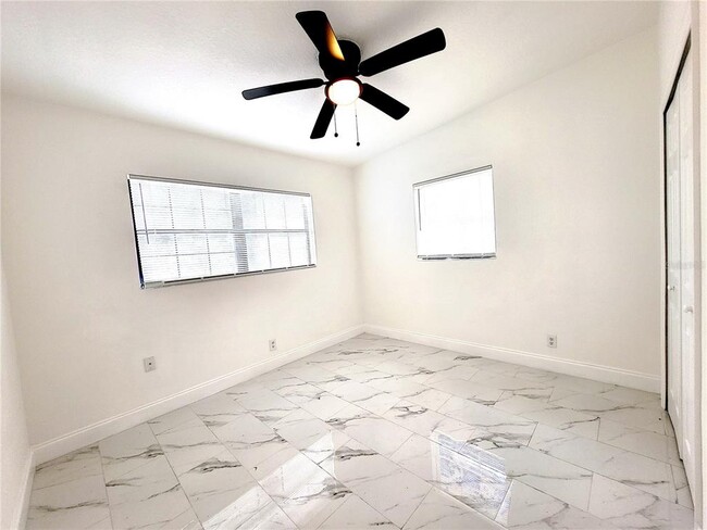 Building Photo - 2511 Drake Dr