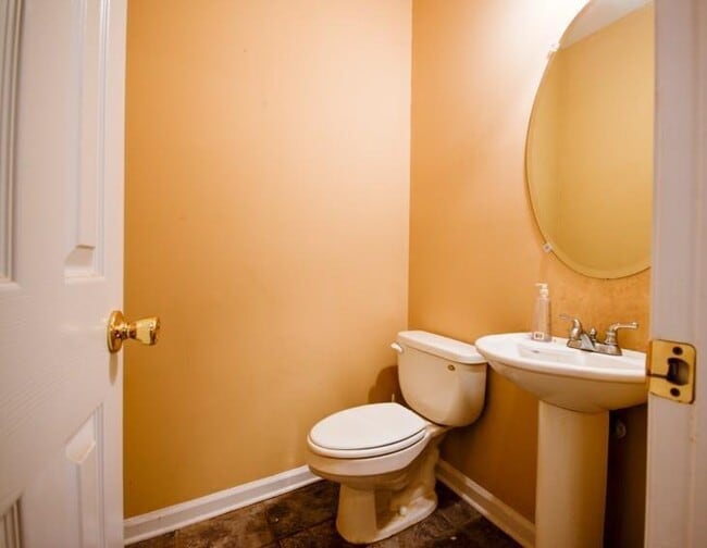 Building Photo - 589 Reading Ct NE