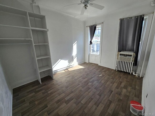 Primary Photo - 5614 Broadway