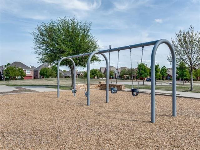 Building Photo - 5979 Rivendell Dr