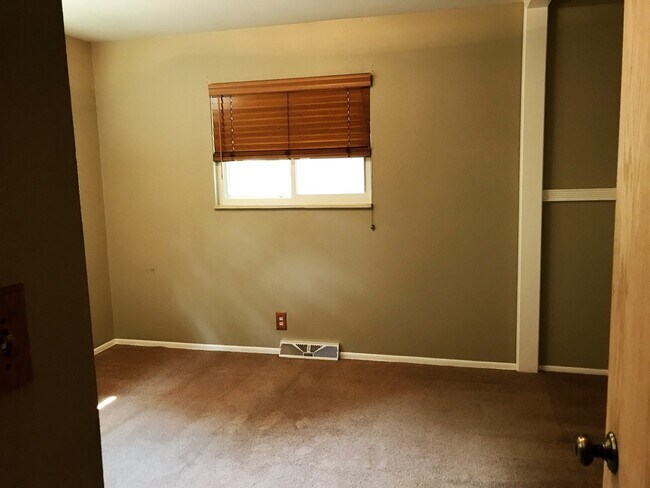 Building Photo - Spacious 3 Bed 2 Bath House Near CSU Campus!