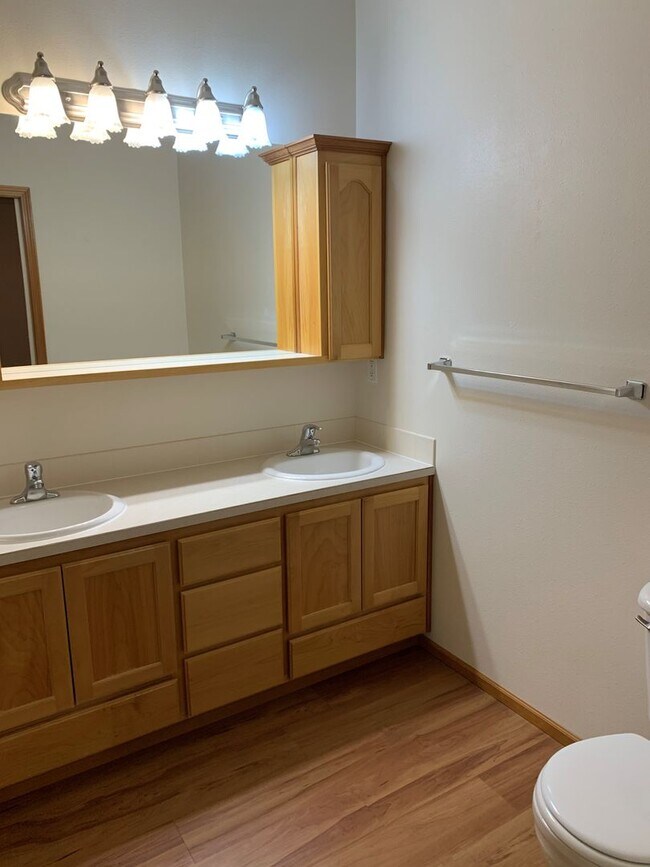 Building Photo - Attractive Santa Clara Home