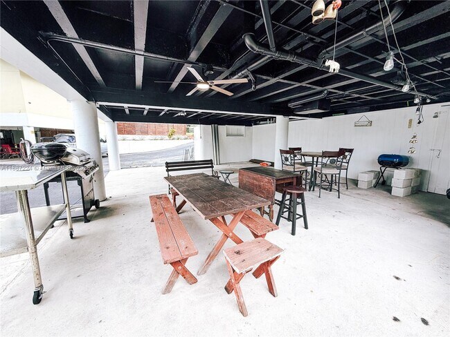 Building Photo - 425 NE 103rd St