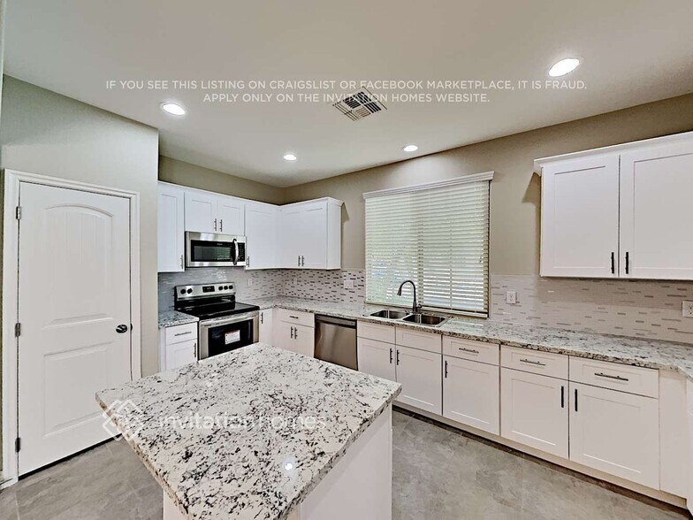 Building Photo - 2587 N Riley Rd