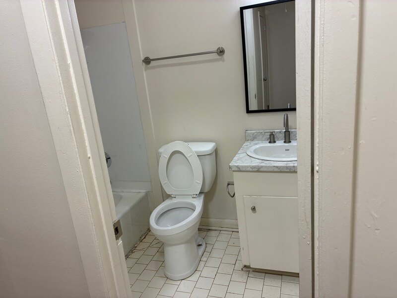 Building Photo - 726 N Slemons St