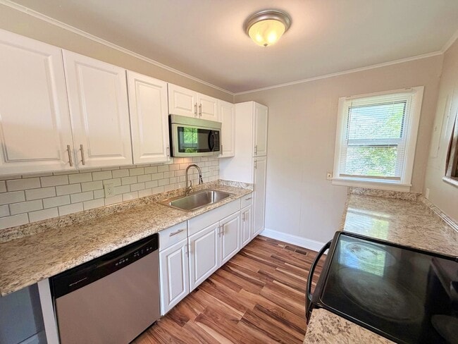 Building Photo - Move-In Ready 3BR Rental with Spacious Yard & Deck