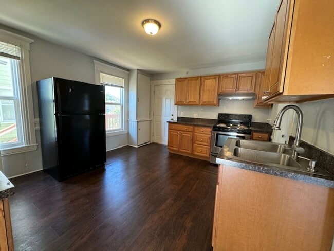 Building Photo - 2-4 Gates Street