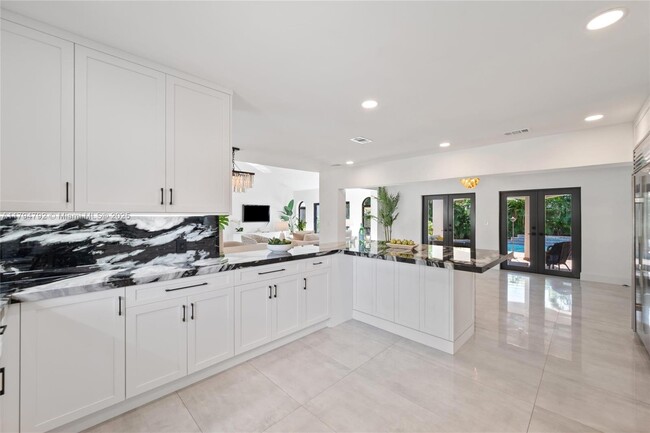 Building Photo - 2600 Yacht Club Blvd