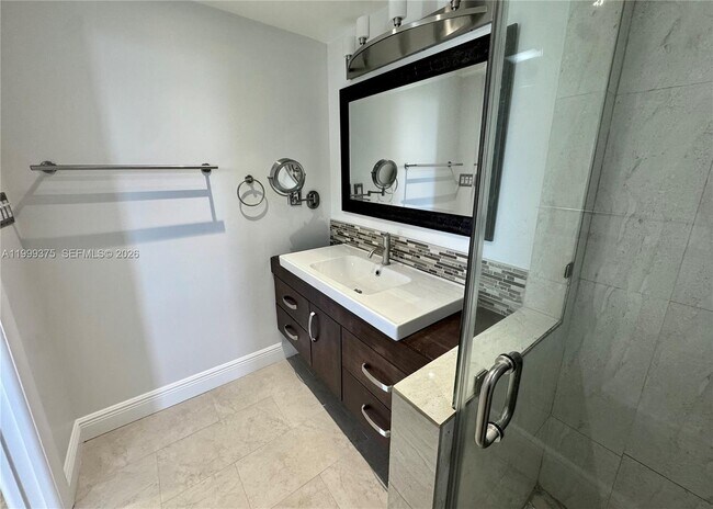 Building Photo - 14415 N Kendall Dr