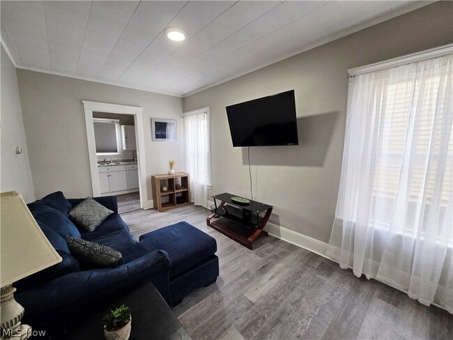 Building Photo - 10415 Bernard Ave