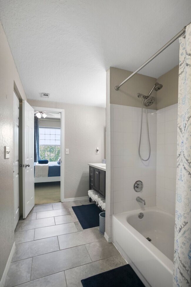 Building Photo - ** THE TIDES AT PELCIAN LANDING ** 2 BED /...