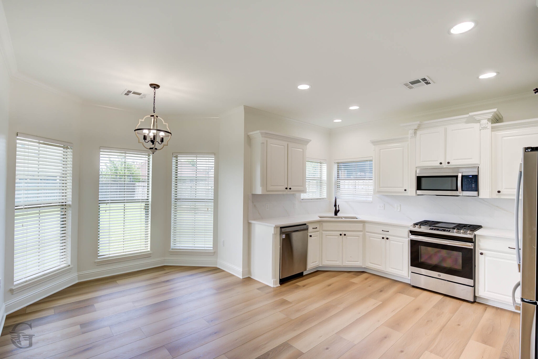 Building Photo - 525 Chinquipin Dr