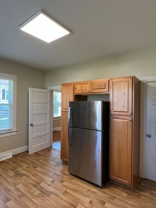 Building Photo - This Single Story Bungalow Home has 2 Bedrooms, 1 Full Bath located in Lyman at Pacific Mills whi...