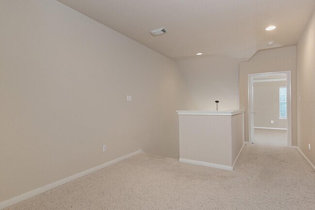 Building Photo - 63 Avenswood Pl