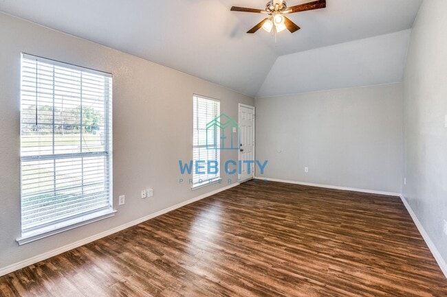 Building Photo - 6527 Leana Ave