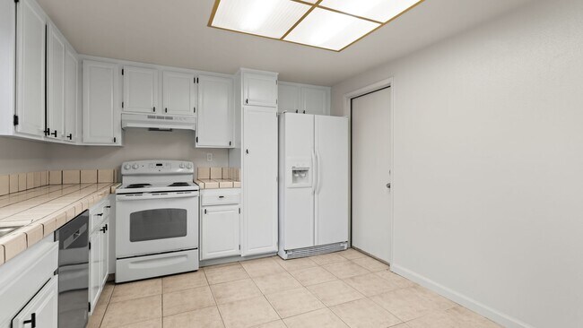 Building Photo - Woodcreek Cutie! 2bedroom 2bathroom
