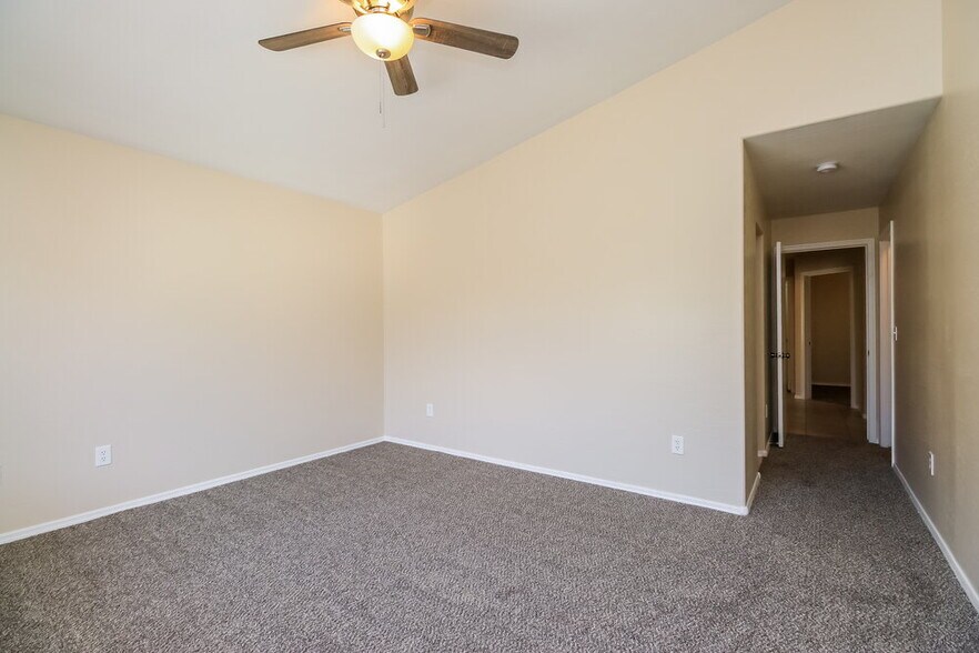 Building Photo - 495 W Scott Ave