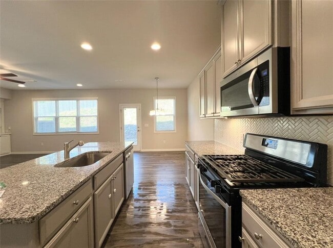 Building Photo - 1865 Parkades Path