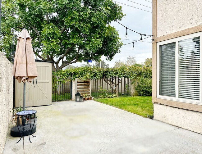 Building Photo - Spacious Single-Level Attached Home w/ Yard