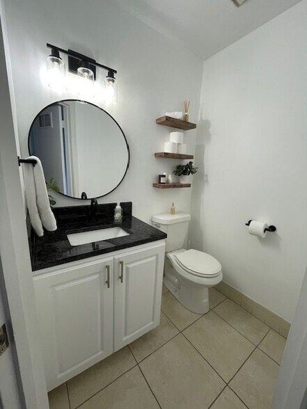 Building Photo - 3473 Carambola Cir S