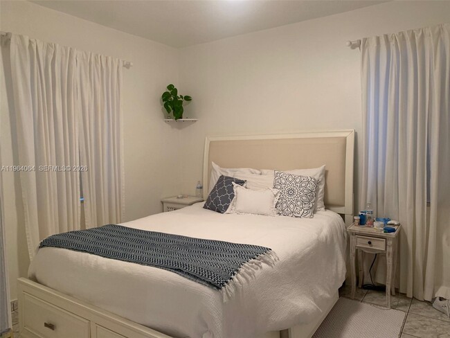 Building Photo - 2131 Arthur St