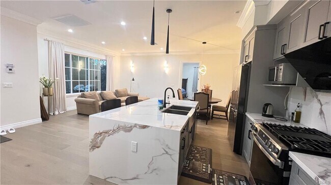 Building Photo - 2830 E California Blvd