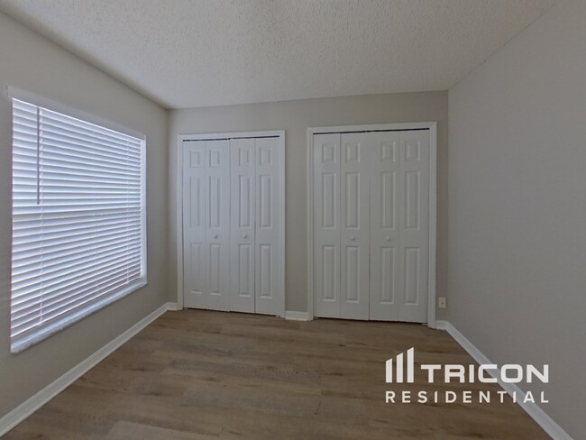 Building Photo - 4081 Lake Bluff Dr