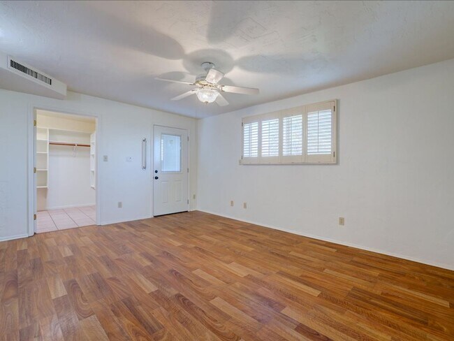 Building Photo - Enjoy stunning Catalina Mountain views fro...