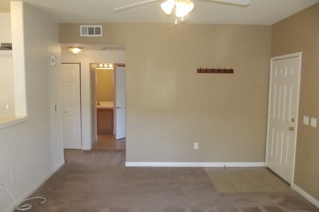 Building Photo - 1050 E Cactus Ave