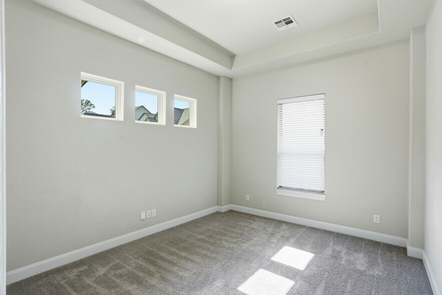 Building Photo - 11330 Cottage Grove