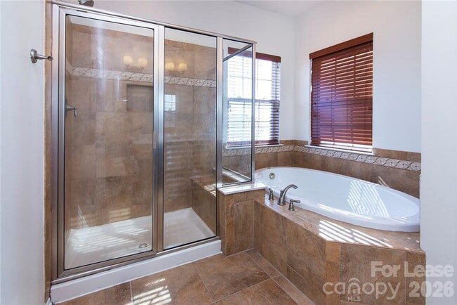 Building Photo - 9921 Kings Parade Blvd