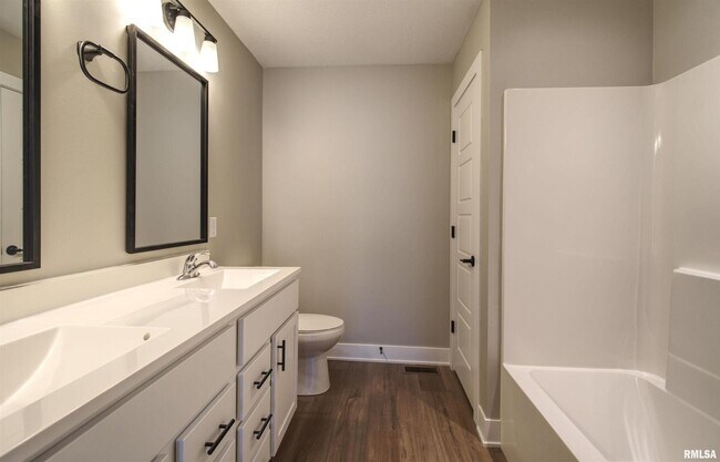 Building Photo - 1008 S 4th St