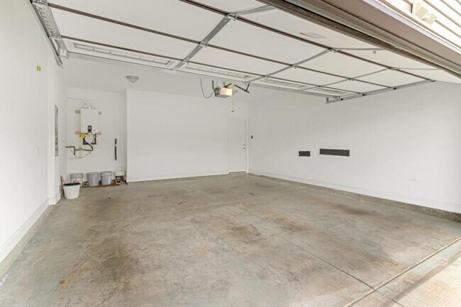 Building Photo - 2319 Davenport Ct