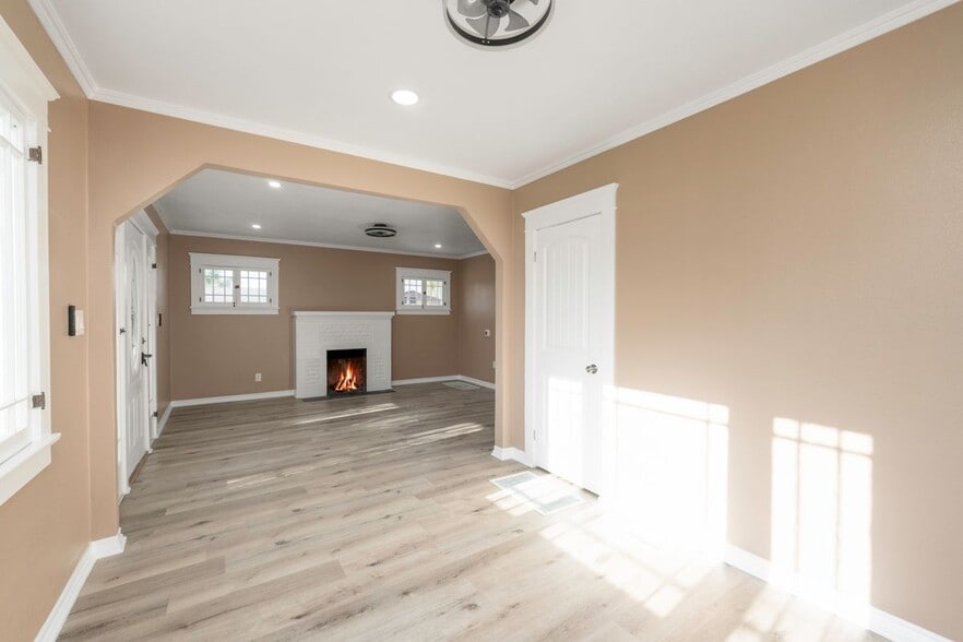 Building Photo - 3719 McKenzie St